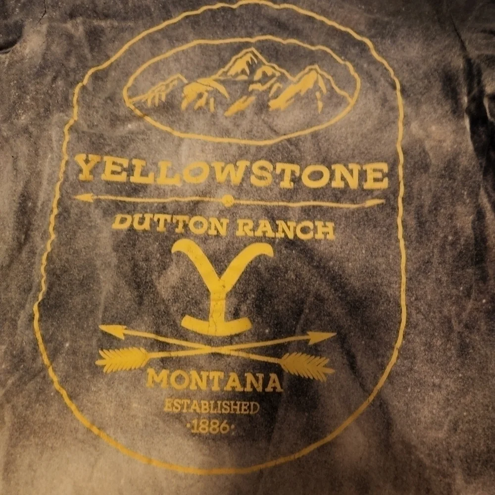 Yellowstone Dutton Ranch distressed graphic tee size small New! - Picture 2 of 4